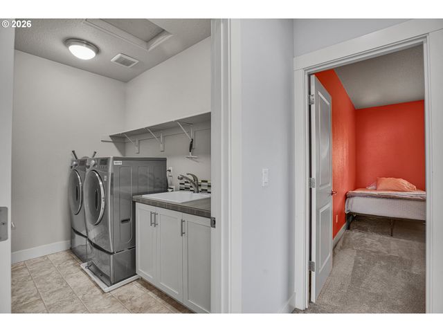 15243 Sw SEINE Dr, Portland, OR 97224