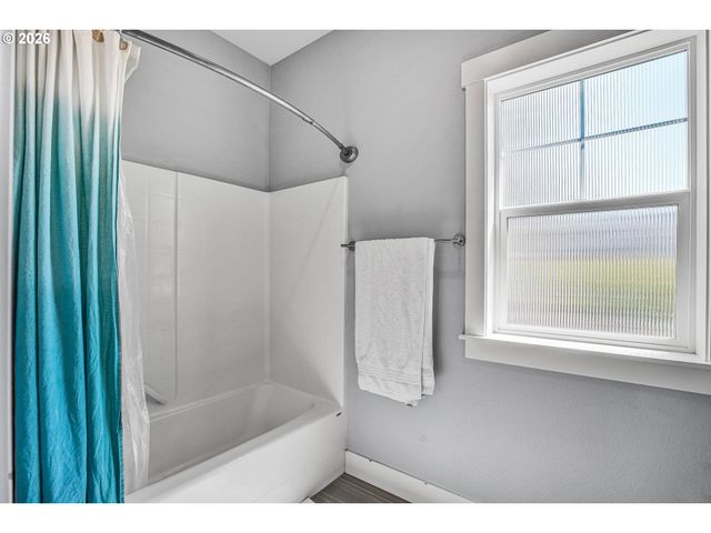 15243 Sw SEINE Dr, Portland, OR 97224