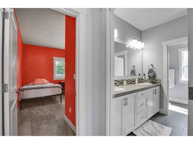 15243 Sw SEINE Dr, Portland, OR 97224