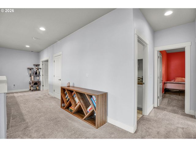 15243 Sw SEINE Dr, Portland, OR 97224