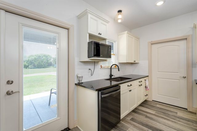 6733 E Central Park Ave, Bel Aire, KS 67226