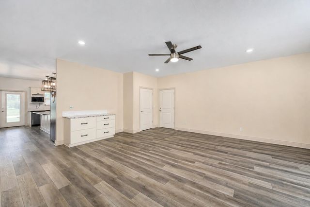 6733 E Central Park Ave, Bel Aire, KS 67226