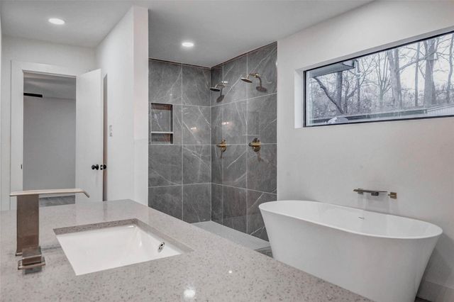 475 County Road 3183, Cleveland, TX 77327