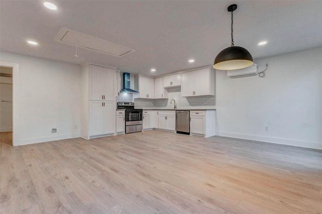 475 County Road 3183, Cleveland, TX 77327