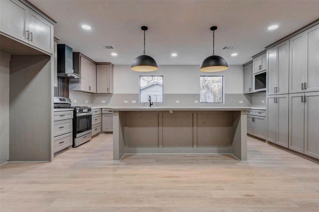 475 County Road 3183, Cleveland, TX 77327