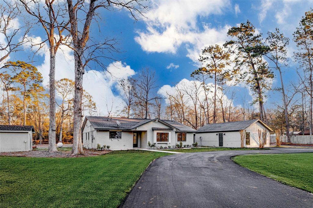 475 County Road 3183, Cleveland, TX 77327