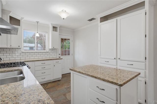 307 Paloma St, Corpus Christi, TX 78412