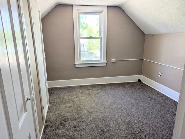 907 2nd Avenue NW, Faribault, MN 55021