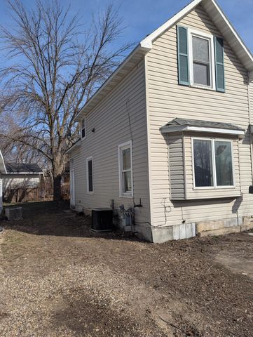 907 2nd Avenue NW, Faribault, MN 55021