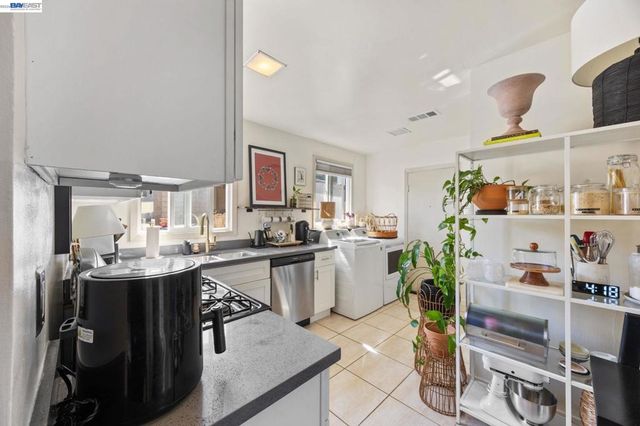 1687 70Th Ave, Oakland, CA 94621