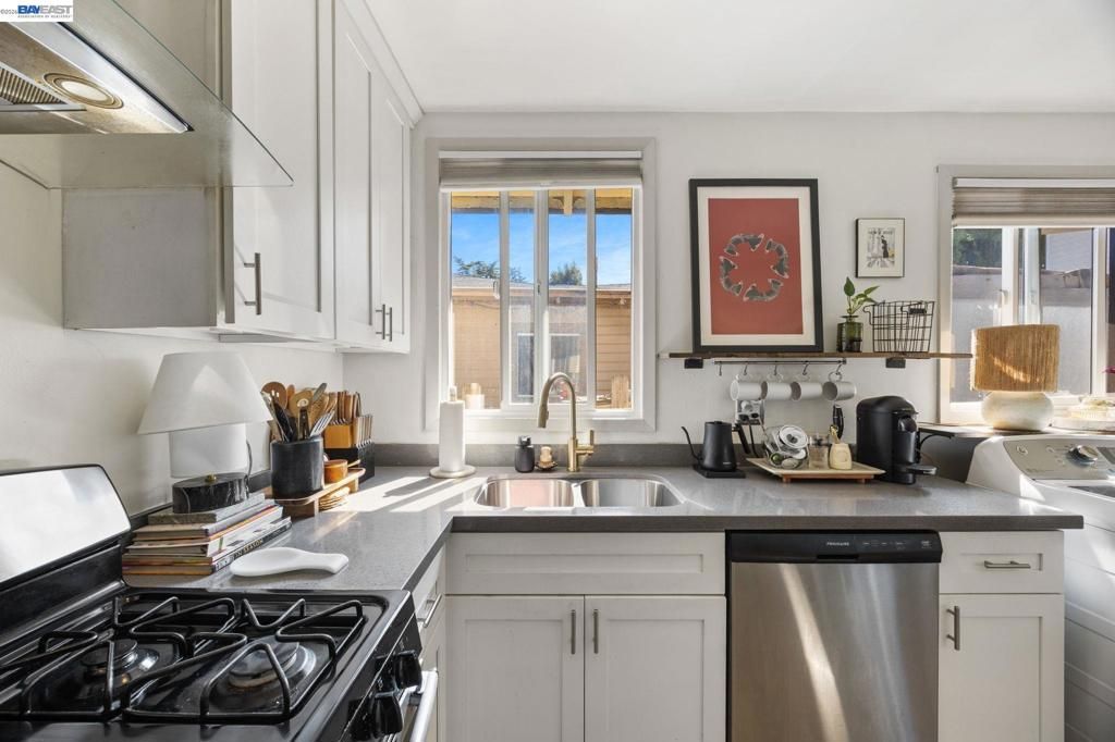 Image 10 of property listing at 1687 70Th Ave, Oakland, CA 94621