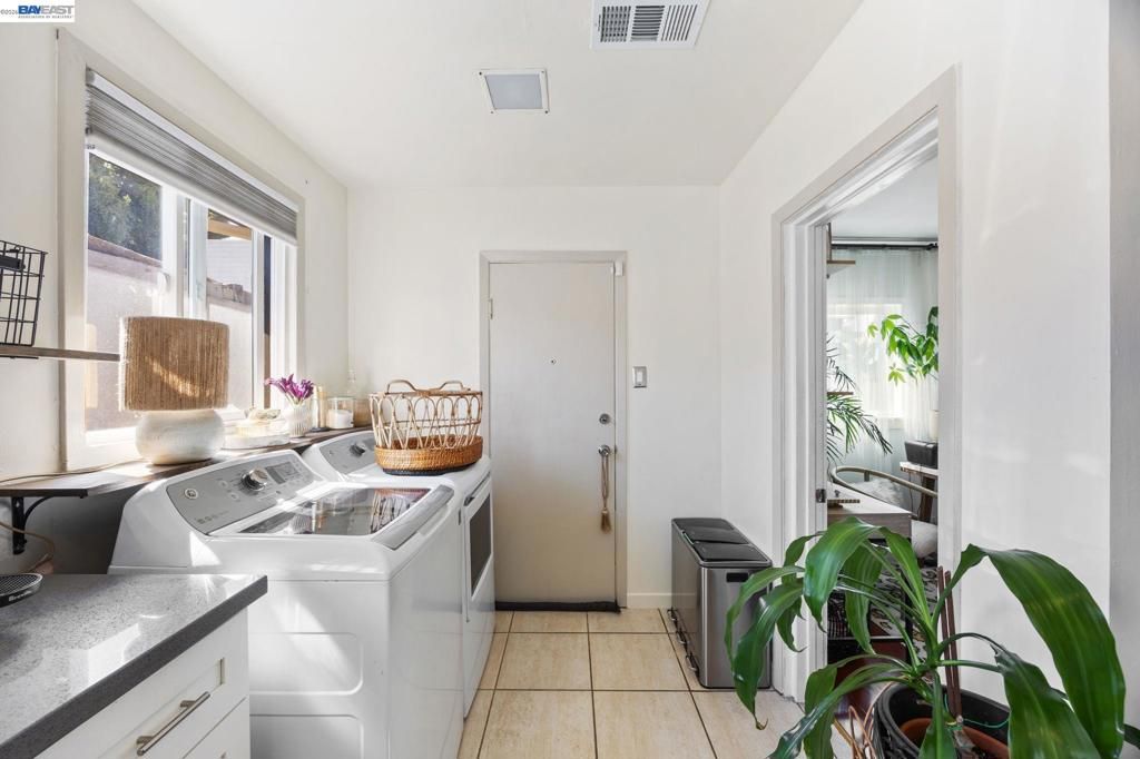 Image 12 of property listing at 1687 70Th Ave, Oakland, CA 94621