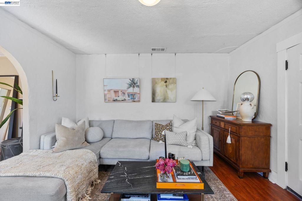 Image 22 of property listing at 1687 70Th Ave, Oakland, CA 94621