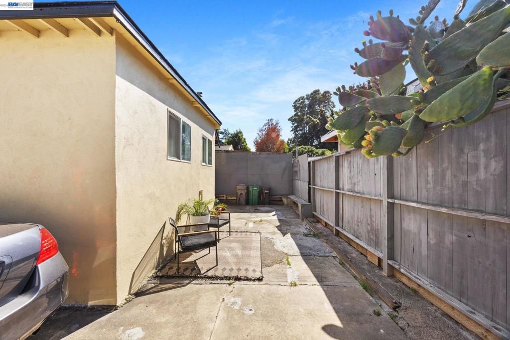 Image 26 of property listing at 1687 70Th Ave, Oakland, CA 94621