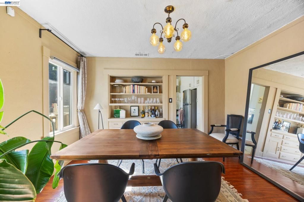 Image 8 of property listing at 1687 70Th Ave, Oakland, CA 94621