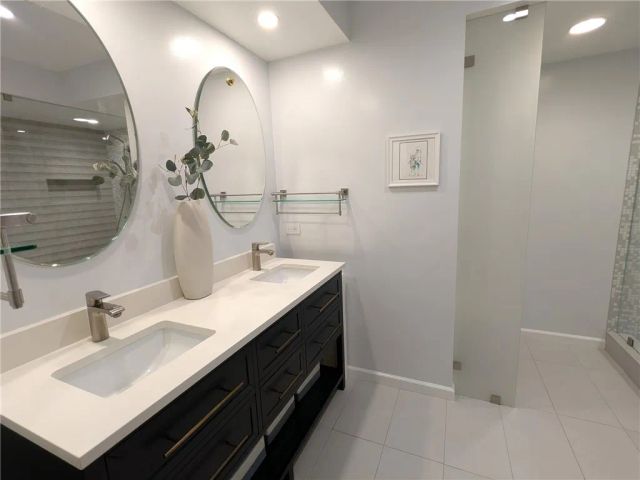2910 Neilson Way 208, Santa Monica, CA 90405