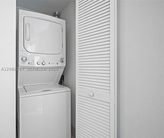 121 NE 34th St 3008, Miami, FL 33137
