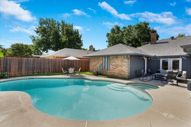2303 Stone Glen Lane, Carrollton, TX 75007