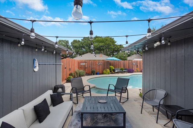 2303 Stone Glen Lane, Carrollton, TX 75007