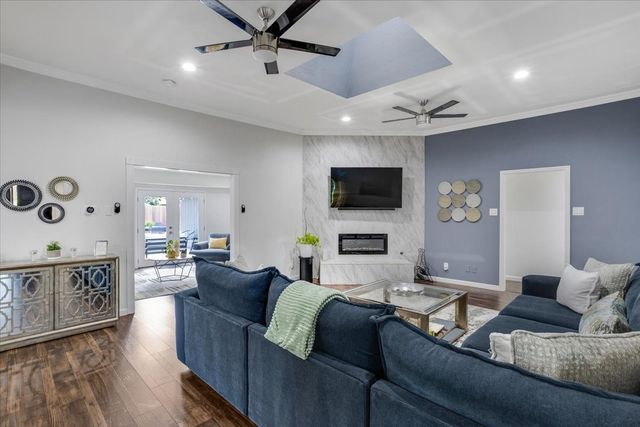 2303 Stone Glen Lane, Carrollton, TX 75007