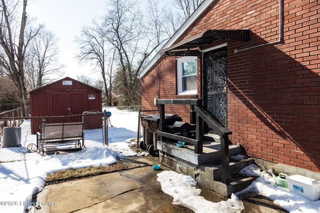 4910 Red Oak Ln, Louisville, KY 40218