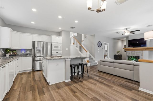 34 Redland Place, Spring, TX 77382