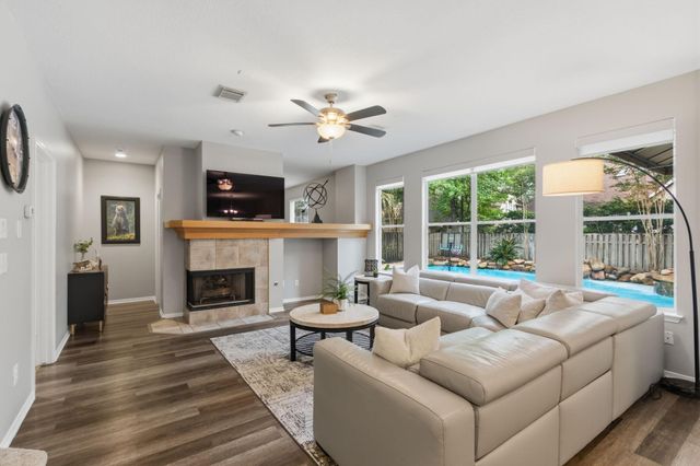 34 Redland Place, Spring, TX 77382