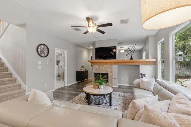 34 Redland Place, Spring, TX 77382