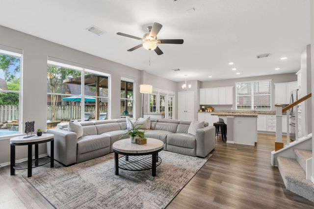 34 Redland Place, Spring, TX 77382