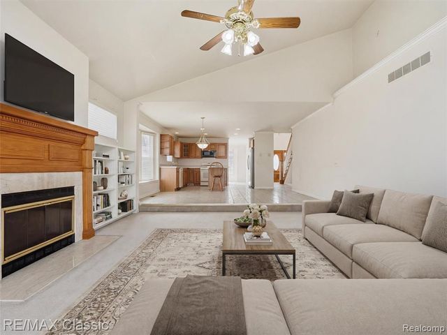 32320 Lespedeza Avenue, Garden City, MI 48135