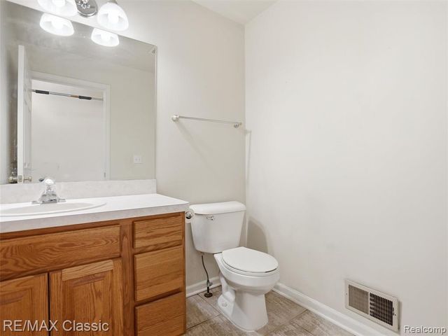 32320 Lespedeza Avenue, Garden City, MI 48135