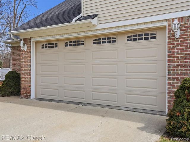 32320 Lespedeza Avenue, Garden City, MI 48135