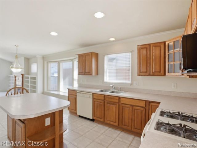 32320 Lespedeza Avenue, Garden City, MI 48135