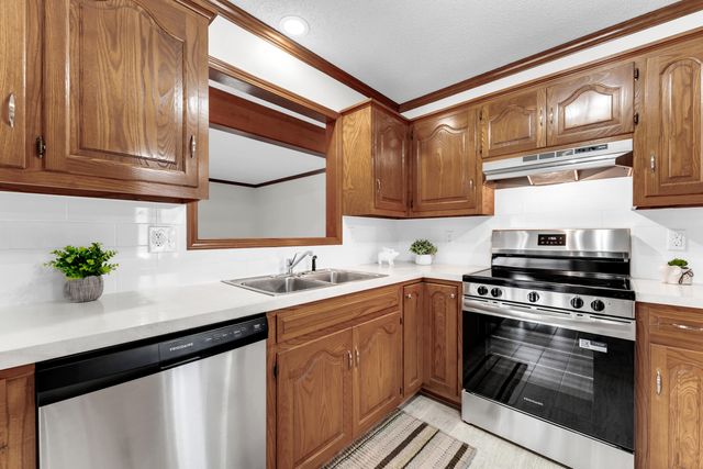 3323 N Rogers Avenue, Springfield, MO 65803