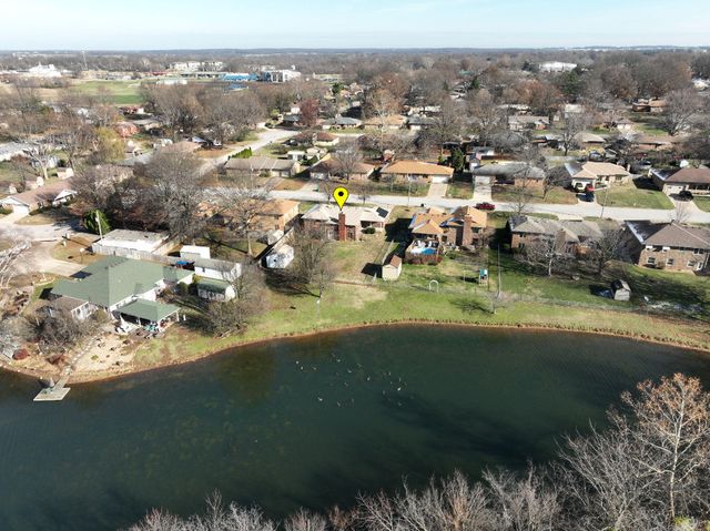 3323 N Rogers Avenue, Springfield, MO 65803