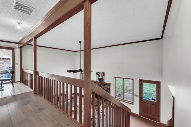 3323 N Rogers Avenue, Springfield, MO 65803