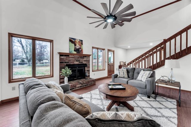 3323 N Rogers Avenue, Springfield, MO 65803