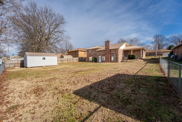 3323 N Rogers Avenue, Springfield, MO 65803