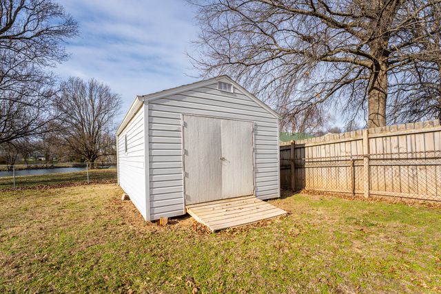 3323 N Rogers Avenue, Springfield, MO 65803