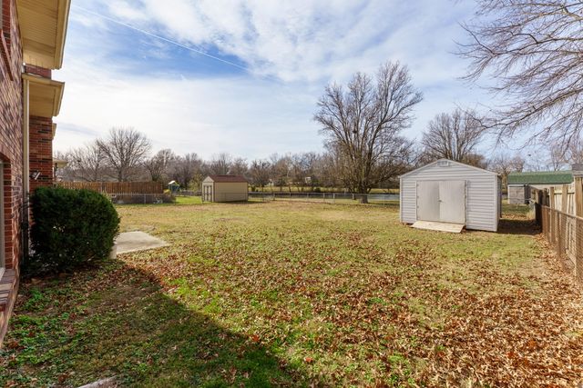 3323 N Rogers Avenue, Springfield, MO 65803