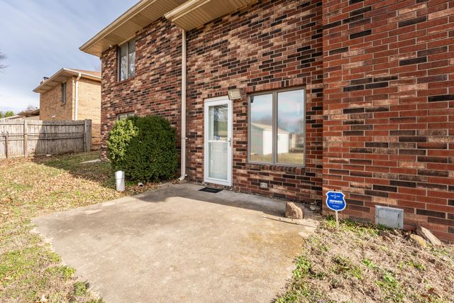 3323 N Rogers Avenue, Springfield, MO 65803