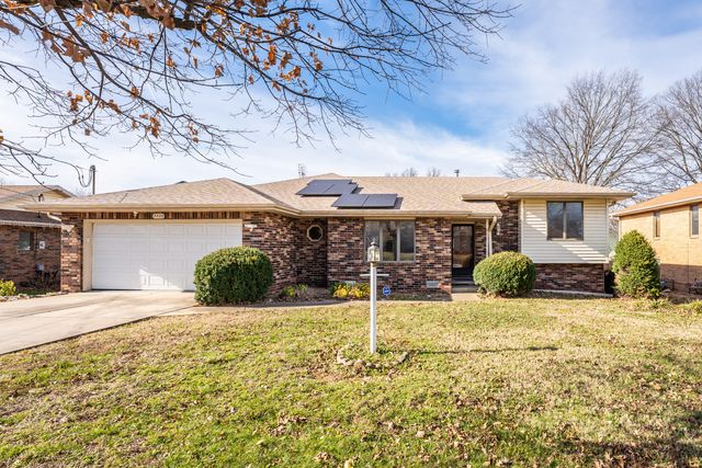 3323 N Rogers Avenue, Springfield, MO 65803
