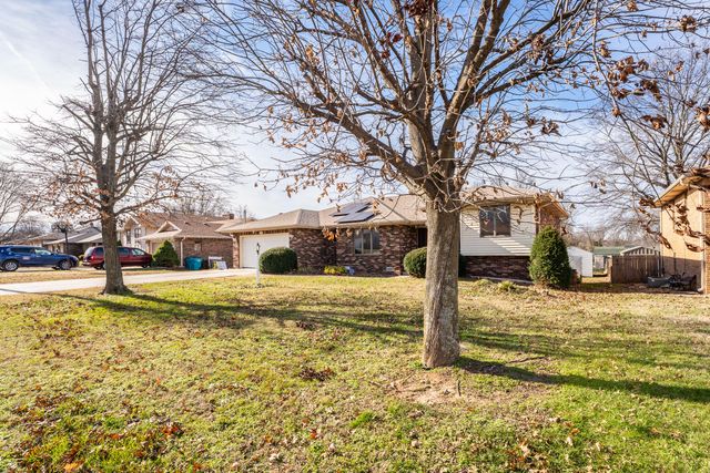 3323 N Rogers Avenue, Springfield, MO 65803
