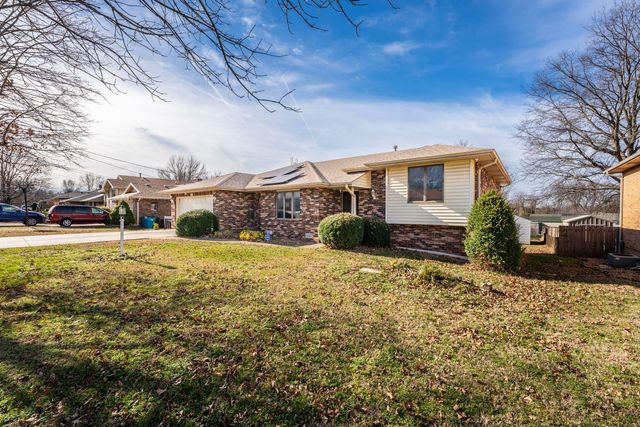 3323 N Rogers Avenue, Springfield, MO 65803