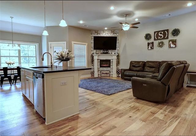 13 Kiswick Drive, Bella Vista, AR 72714