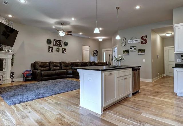 13 Kiswick Drive, Bella Vista, AR 72714