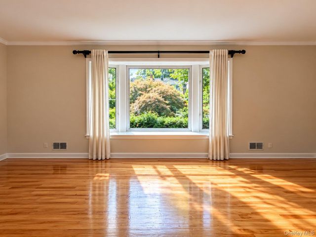 174 Waverly Road, Scarsdale, NY 10583
