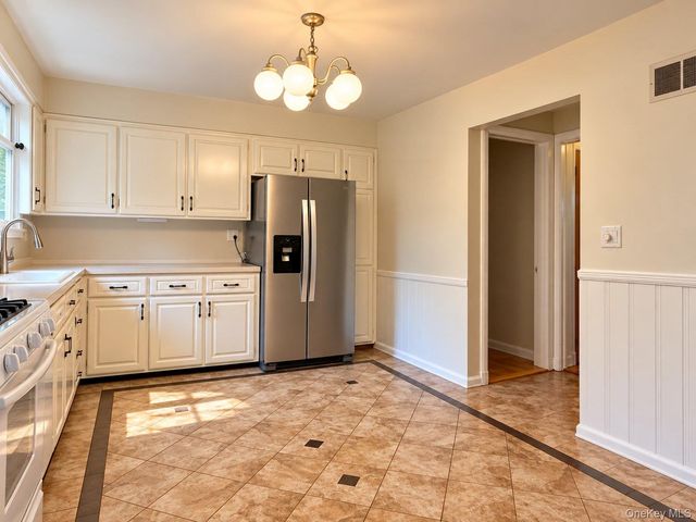 174 Waverly Road, Scarsdale, NY 10583