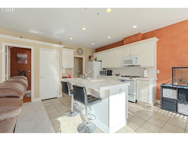 8709 Ne 17TH St, Vancouver, WA 98664