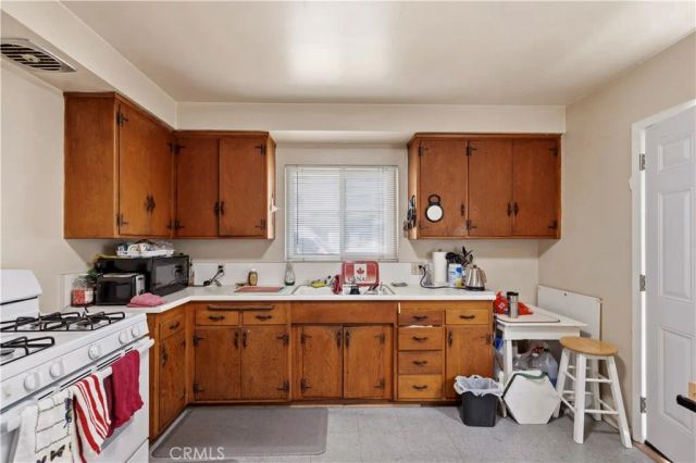 710 E Cedar, Burbank, CA 91501